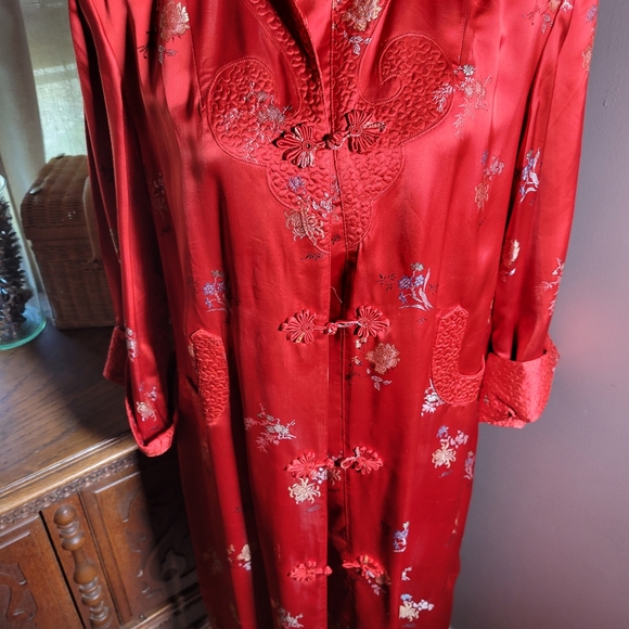 VINTAGE ASIAN PRINT RAYON RED SATIN LONG JACKET - Picture 5 of 11